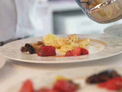 Rezept: „Meze“: Griechische Tapas mit verschiedenen Dips und Scampi in Erdbeersoße Bild Nr. 2 „Meze“: Griechische Tapas mit verschiedenen Dips und Scampi in Erdbeersoße - Rezept - Bild Nr. 2