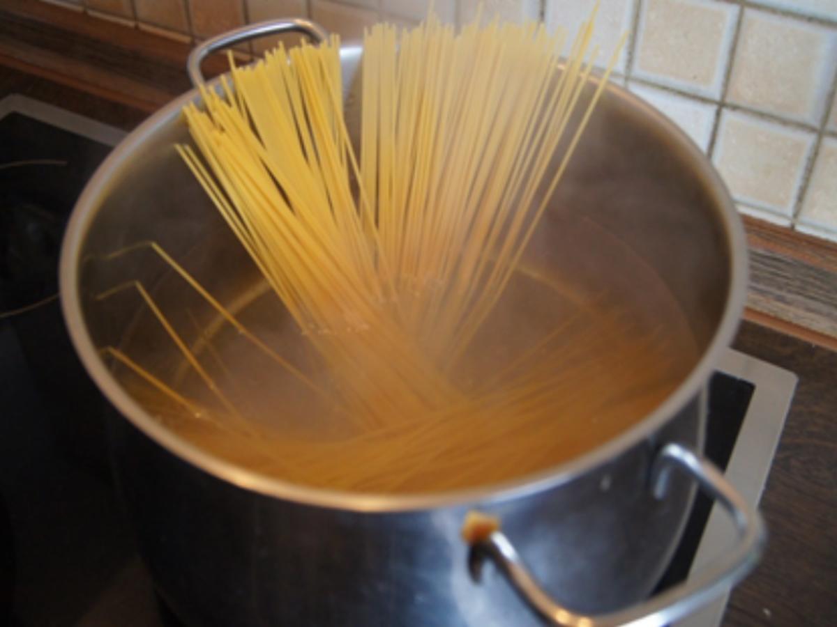 Spaghetti AGLIO, OLIO E PEPERONCINO - Rezept - Bild Nr. 8470
