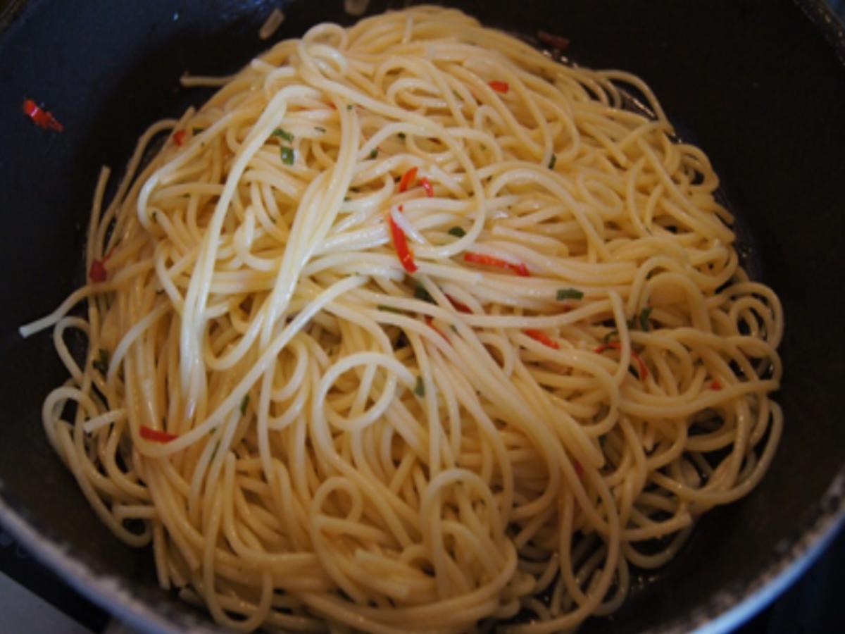Spaghetti AGLIO, OLIO E PEPERONCINO - Rezept - Bild Nr. 8477