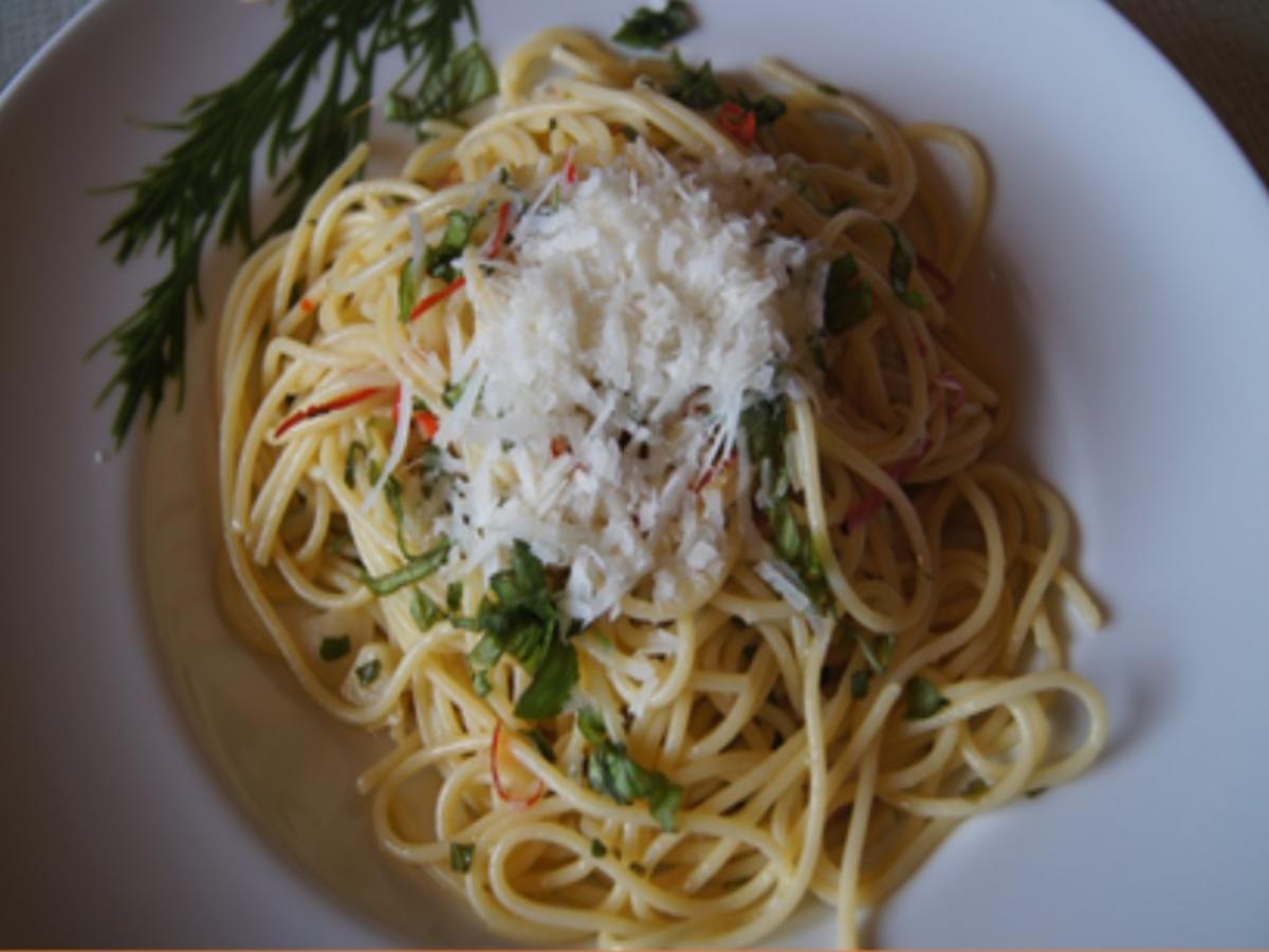 Spaghetti AGLIO, OLIO E PEPERONCINO - Rezept - Bild Nr. 8478