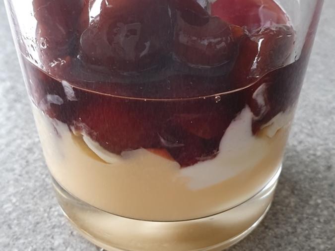 Griechischer Joghurt mit eingelegten Kirschen - schnell &amp; einfach - von ...