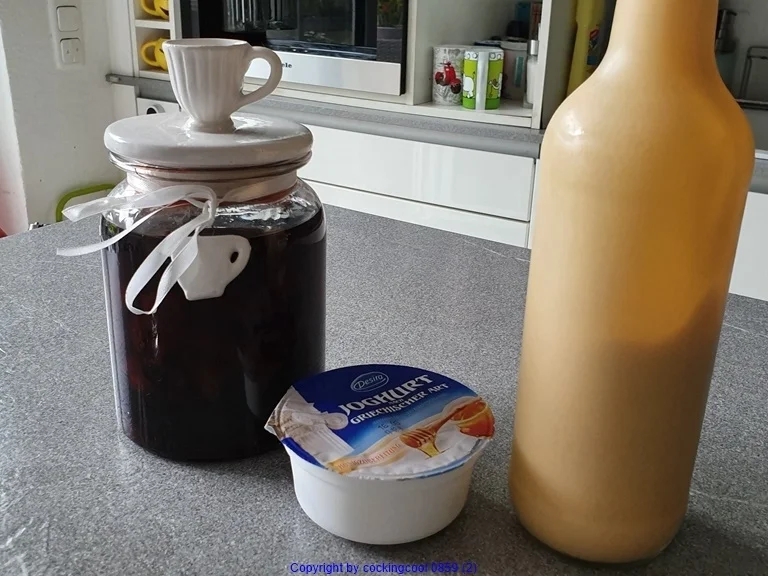 Griechischer Joghurt mit eingelegten Kirschen - Rezept - Bild Nr. 8473