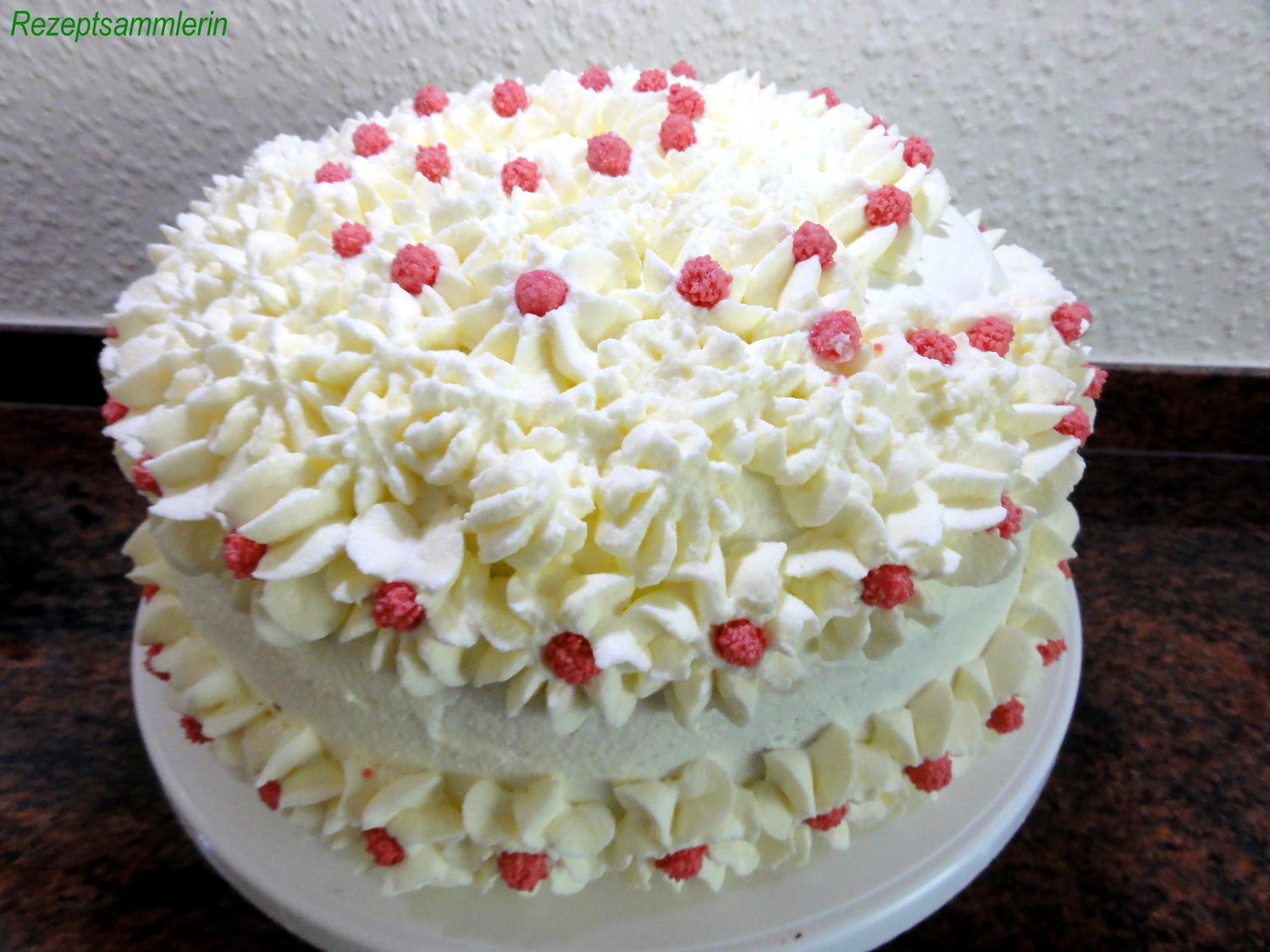 Biskuit: HIMBEER ~ FRISCHKÄSE ~ SAHNETORTE - Rezept - kochbar.de