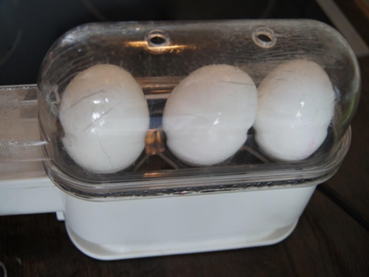 Gekochte Eier mit Dillsauce, Kartoffeln und Romana-Salat - Rezept - Bild Nr. 8473