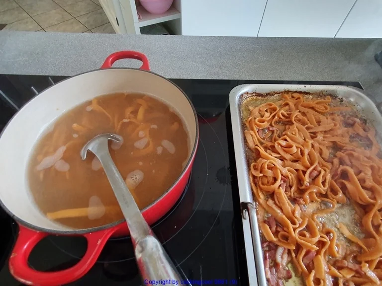 Tomaten Chili Tagliatelle (frisch hergestellt) mit der Pasta Maschine - Rezept - Bild Nr. 8480