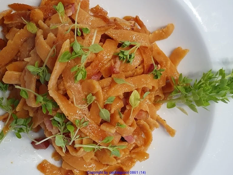 Tomaten Chili Tagliatelle (frisch hergestellt) mit der Pasta Maschine - Rezept - Bild Nr. 8485