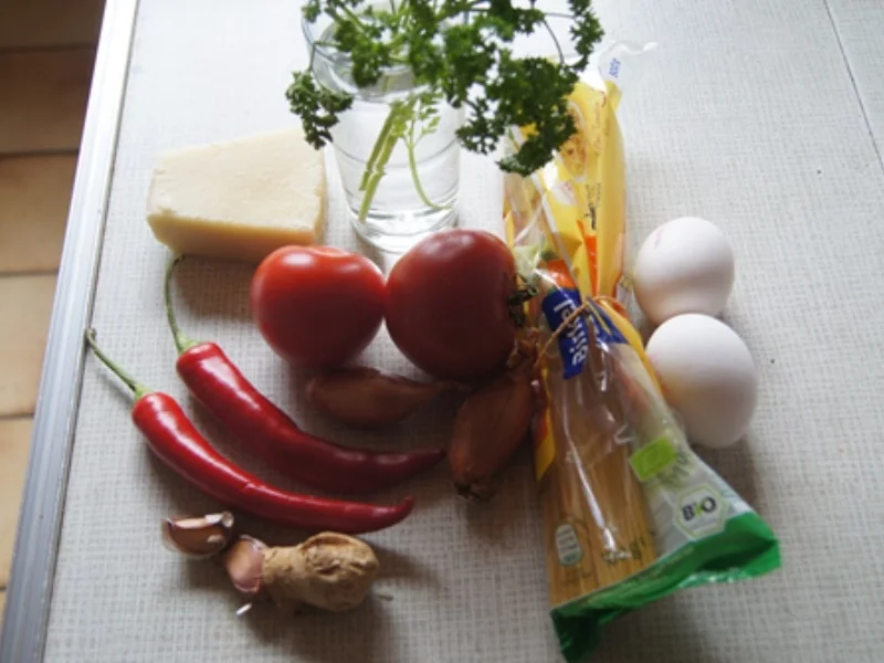 Spaghetti in Chili-Tomaten-Ei-Pfanne - Rezept - Bild Nr. 3