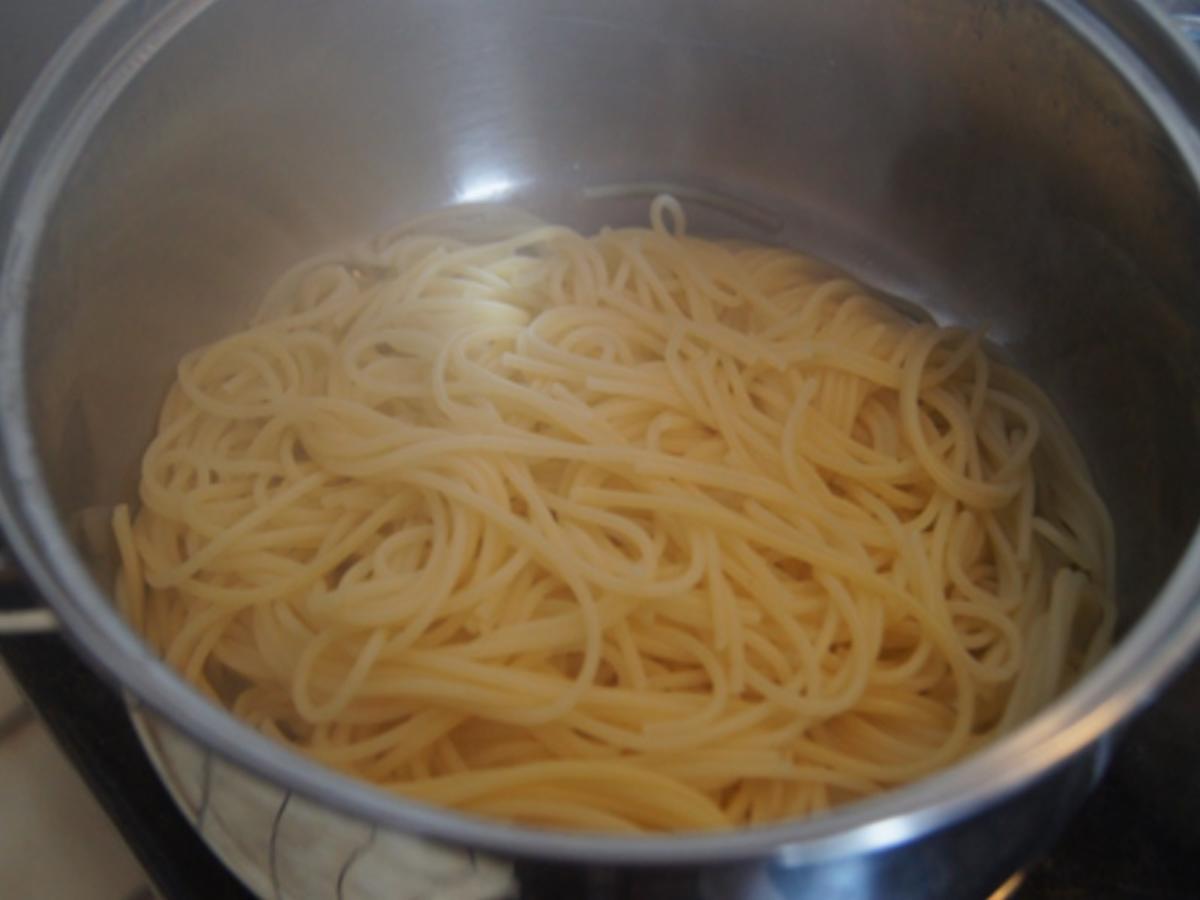 Spaghetti in Chili-Tomaten-Ei-Pfanne - Rezept - Bild Nr. 5