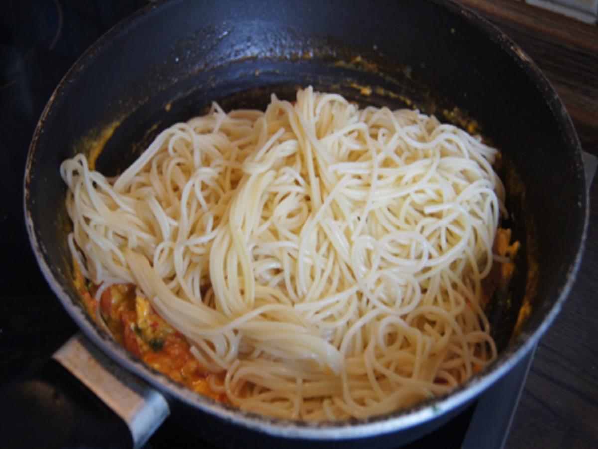 Spaghetti in Chili-Tomaten-Ei-Pfanne - Rezept - Bild Nr. 13