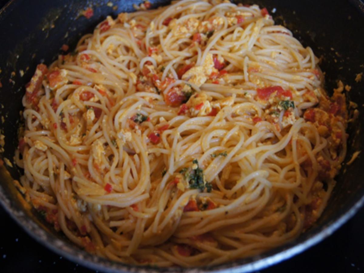 Spaghetti in Chili-Tomaten-Ei-Pfanne - Rezept - Bild Nr. 14