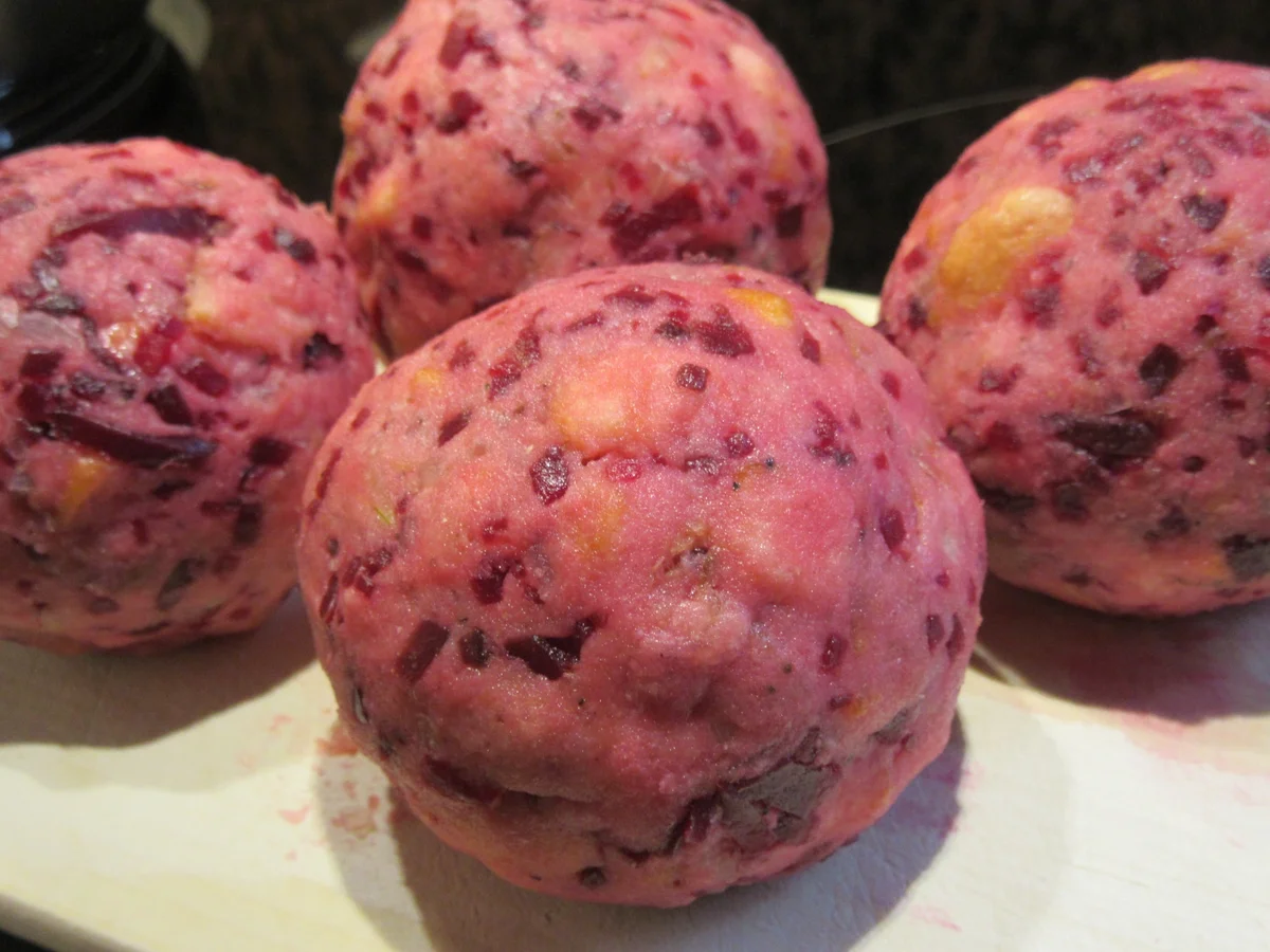 Rezept: Knödel: Rote-Bete-Knödel Bild Nr. 8535 Knödel: Rote-Bete-Knödel - Rezept - Bild Nr. 8535