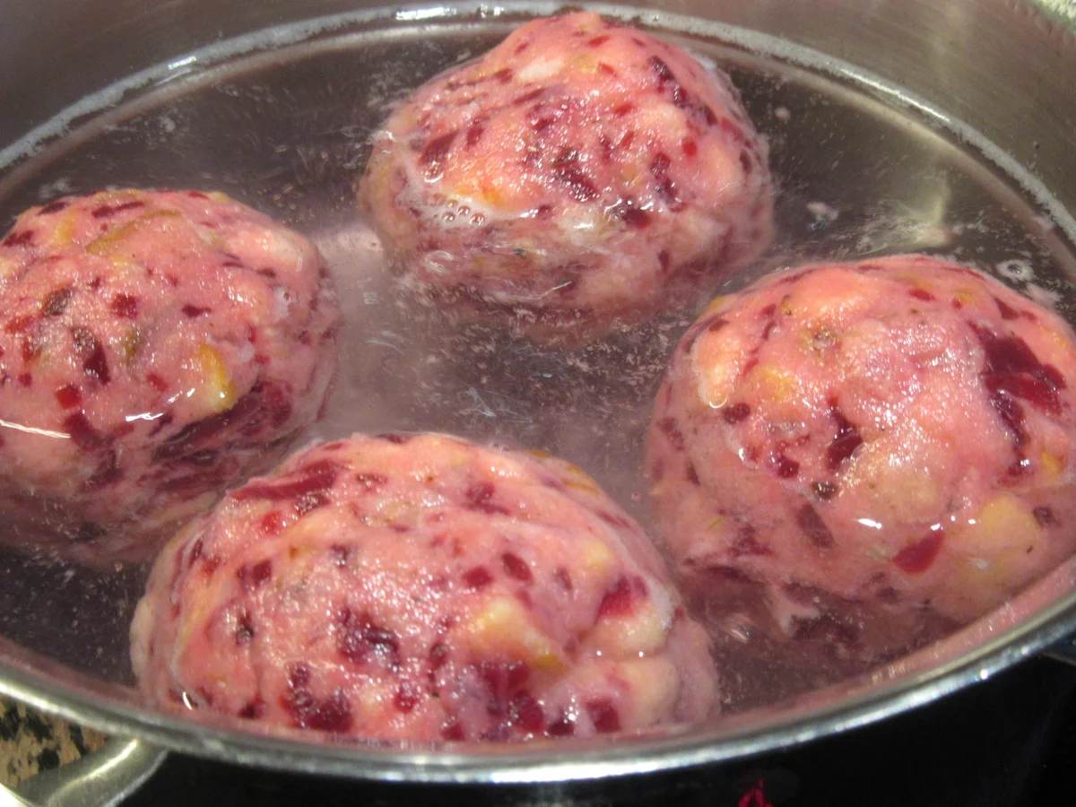 Rezept: Knödel: Rote-Bete-Knödel Bild Nr. 8536 Knödel: Rote-Bete-Knödel - Rezept - Bild Nr. 8536