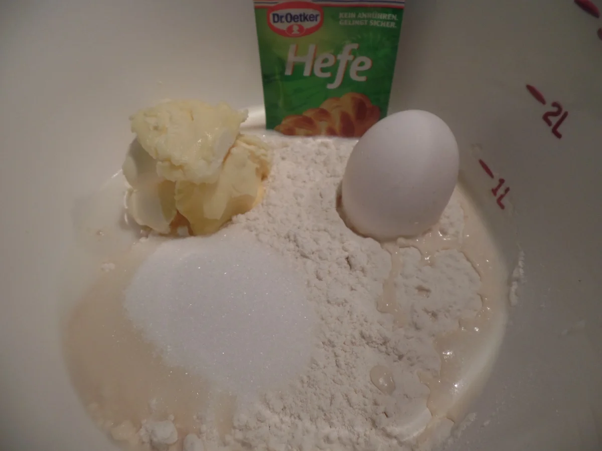 Rezept: Dampfnudeln mit Vanillesoße Bild Nr. 8532 Dampfnudeln mit Vanillesoße - Rezept - Bild Nr. 8532