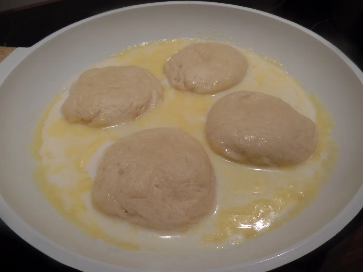 Rezept: Dampfnudeln mit Vanillesoße Bild Nr. 8543 Dampfnudeln mit Vanillesoße - Rezept - Bild Nr. 8543