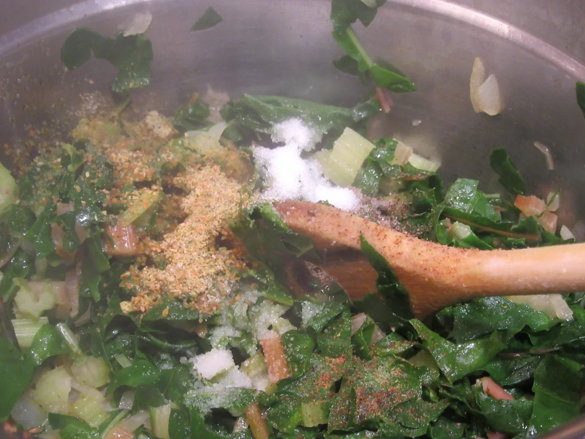 Vollkost: Rote-Bete-Knödel mit Mangold und Sahnepfifferlingen - Rezept - Bild Nr. 8534