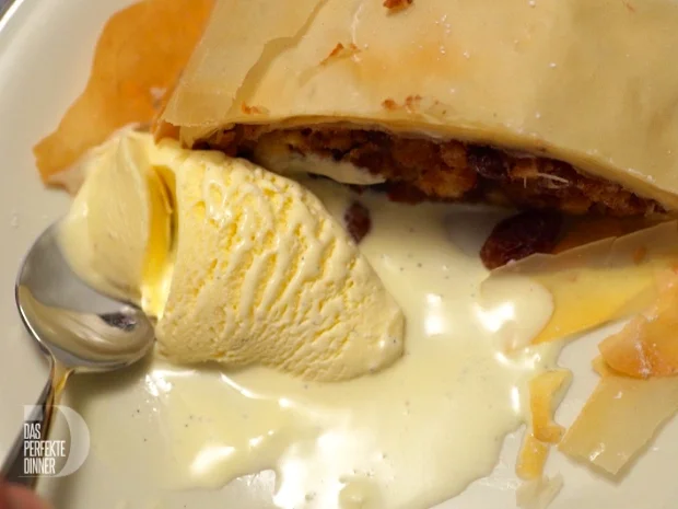 Apfelstrudel mit Vanilleeis - Rezept - Bild Nr. 2