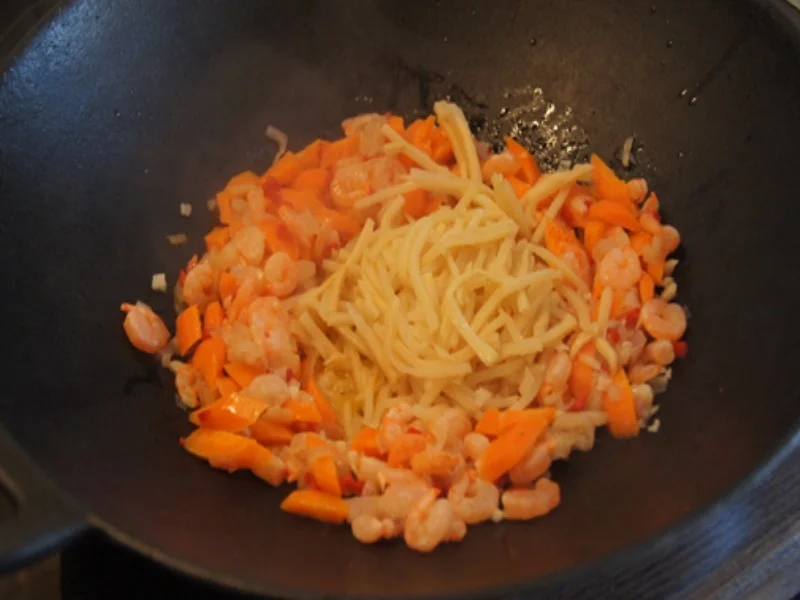 Garnelen-Wok mit Gemüse und Glasnudeln - Rezept - Bild Nr. 8549