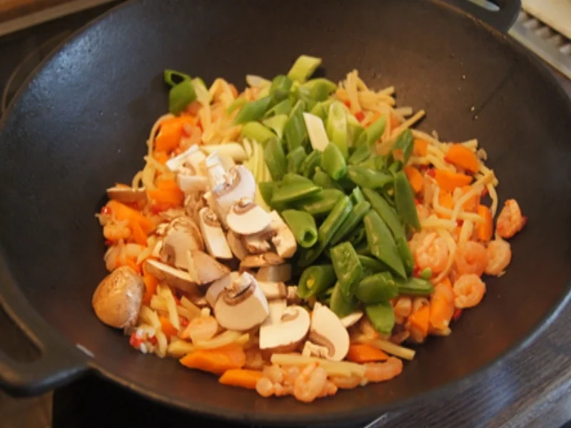 Garnelen-Wok mit Gemüse und Glasnudeln - Rezept - Bild Nr. 8551