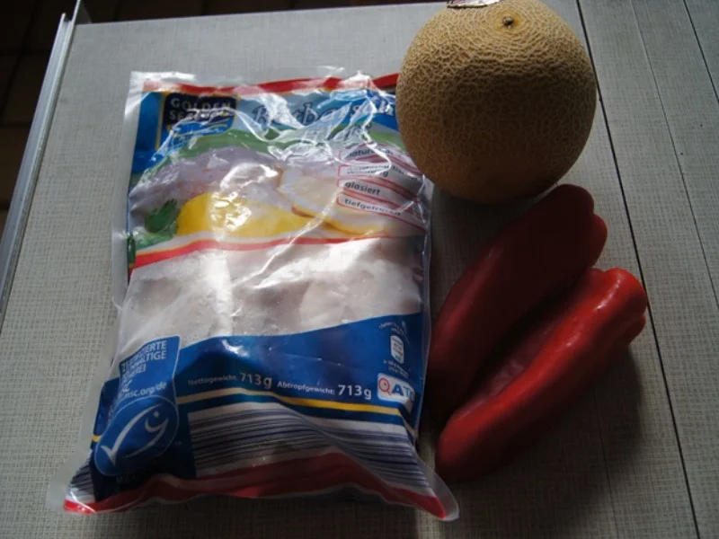 Rezept: Spitzpaprika-Honigmelonen-Salsa mit Rotbarschfilet und Honigmelonen-Spalten Bild Nr. 8568 Spitzpaprika-Honigmelonen-Salsa mit Rotbarschfilet und Honigmelonen-Spalten - Rezept - Bild Nr. 8568