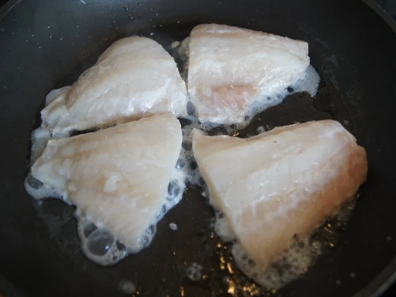 Rezept: Spitzpaprika-Honigmelonen-Salsa mit Rotbarschfilet und Honigmelonen-Spalten Bild Nr. 8576 Spitzpaprika-Honigmelonen-Salsa mit Rotbarschfilet und Honigmelonen-Spalten - Rezept - Bild Nr. 8576