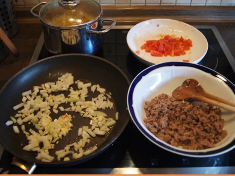 Frühkartoffeln mit herzhafter Hacksauce - Rezept - Bild Nr. 16