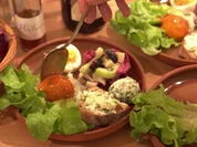 Sala Cattabia Apiciana | Aprikosen | Knoblauch- und Kräuter-Moretum | Olivenaufstrich - Rezept - Bild Nr. 8568