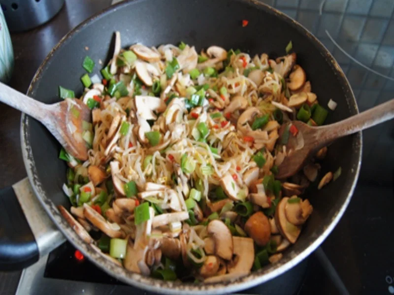 Rezept: Champignon-Gemüse-Reis-Pfanne mit Spiegelei Bild Nr. 7 Champignon-Gemüse-Reis-Pfanne mit Spiegelei - Rezept - Bild Nr. 7