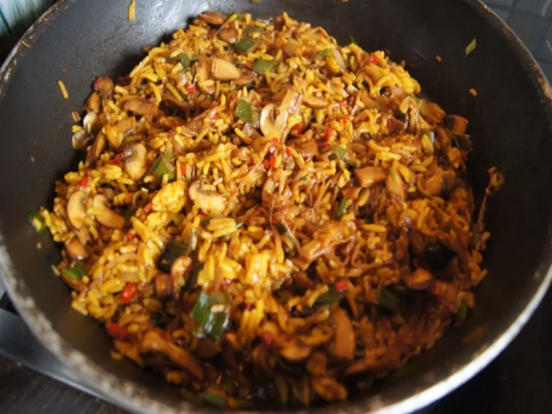 Rezept: Champignon-Gemüse-Reis-Pfanne mit Spiegelei Bild Nr. 9 Champignon-Gemüse-Reis-Pfanne mit Spiegelei - Rezept - Bild Nr. 9