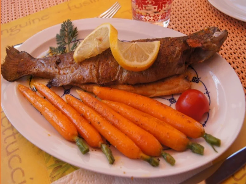 Rezept: Gebackene Regenbogenforelle mit Honig-Bundmöhren Bild Nr. 15 Gebackene Regenbogenforelle mit Honig-Bundmöhren - Rezept - Bild Nr. 15