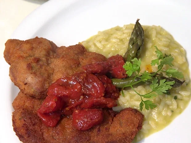 Schweinefleisch in Senf-Kräuterpanade mit Spargelrisotto und geschmorten Vanilletomaten - Rezept - Bild Nr. 2