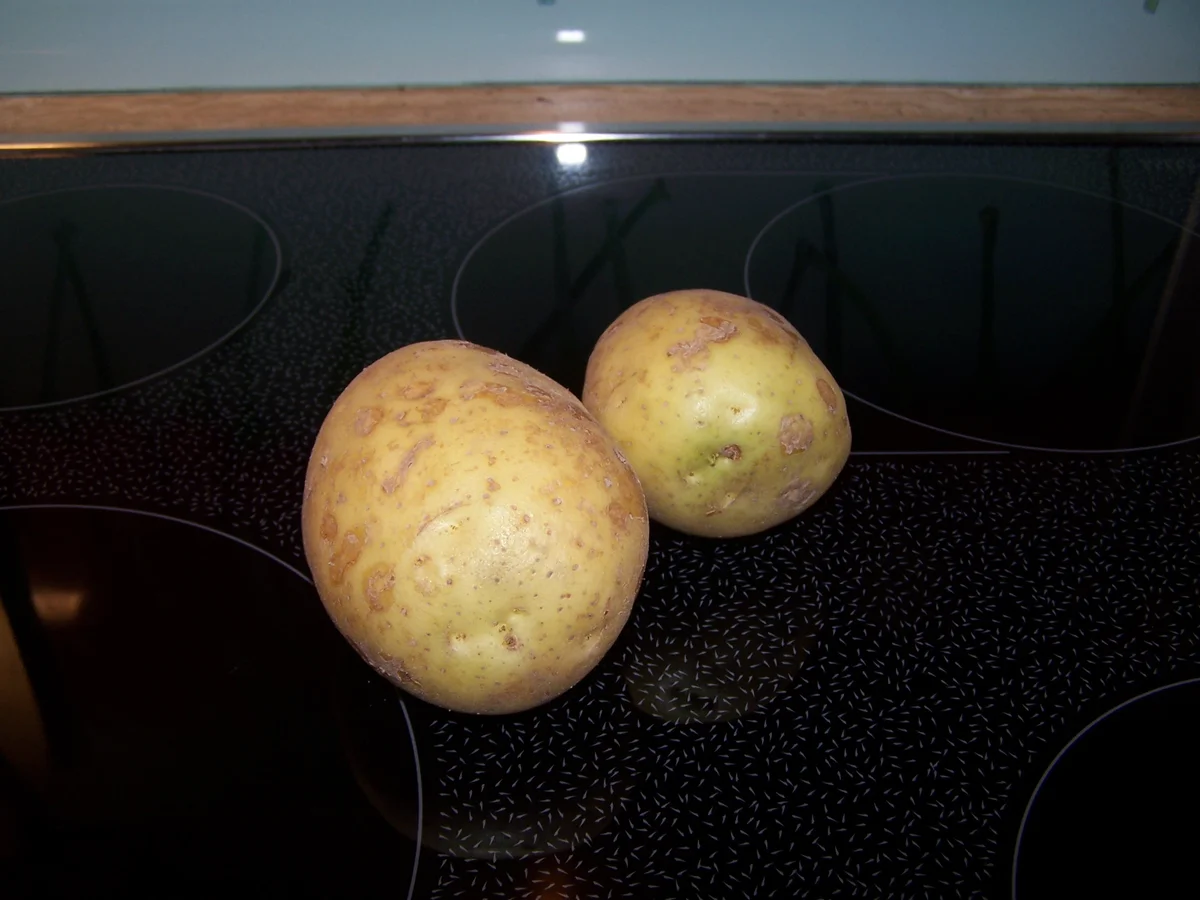 Rezept: Bratkartoffel Würfel mit Thüringer Bratwurst Bild Nr. 8585 Bratkartoffel Würfel mit Thüringer Bratwurst - Rezept - Bild Nr. 8585