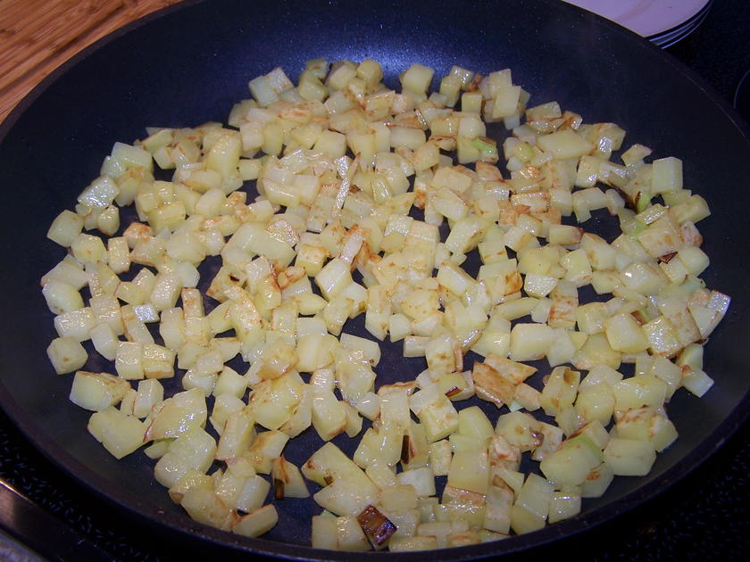 Bratkartoffel Würfel mit Thüringer Bratwurst - einfach - von Schmetterling4