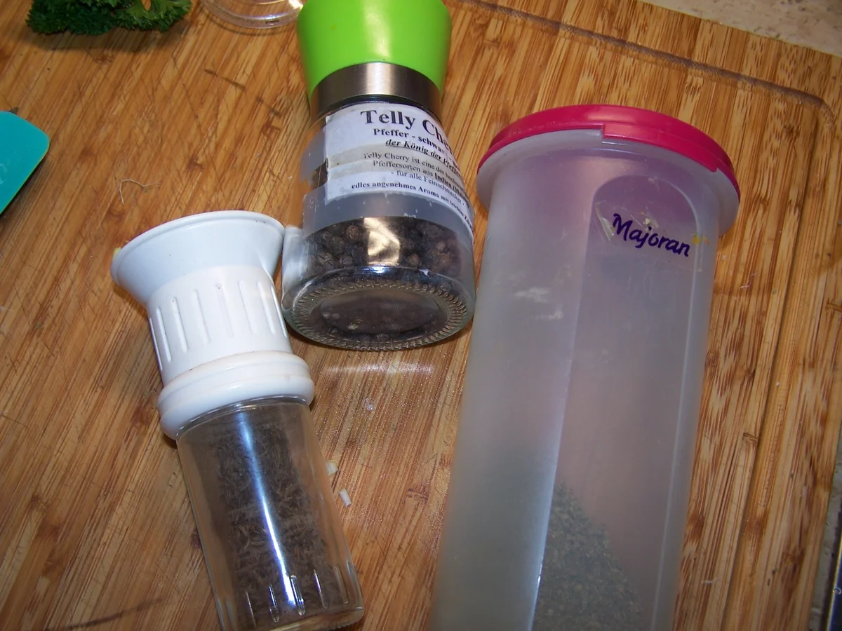 Rezept: Bratkartoffel Würfel mit Thüringer Bratwurst Bild Nr. 8593 Bratkartoffel Würfel mit Thüringer Bratwurst - Rezept - Bild Nr. 8593