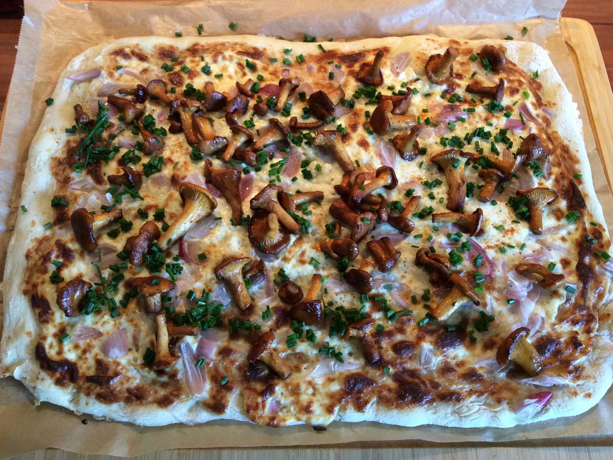 Flammkuchen mit Pfifferlingen - Rezept mit Bild - kochbar.de