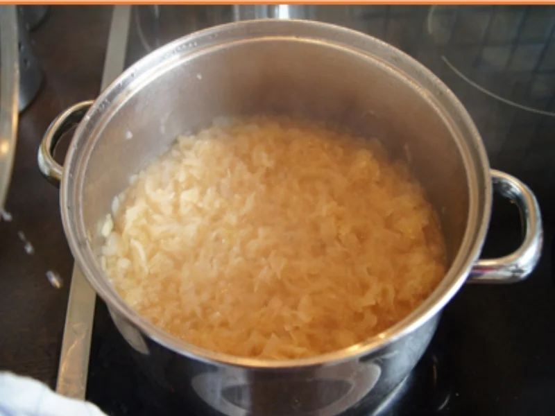 Thüringer Rostbratwurst mit herzhaften Sauerkraut und Kartoffelstampf mit Röstzwiebeln - Rezept - Bild Nr. 8607