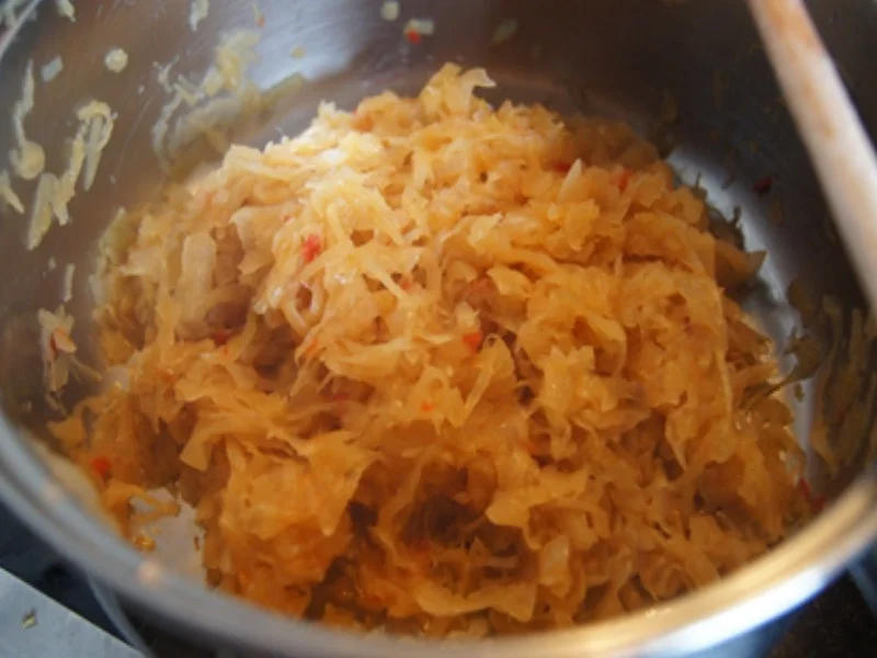 Thüringer Rostbratwurst mit herzhaften Sauerkraut und Kartoffelstampf mit Röstzwiebeln - Rezept - Bild Nr. 8609