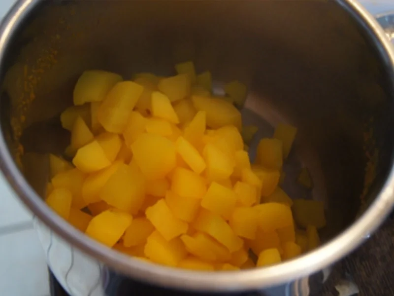 Thüringer Rostbratwurst mit herzhaften Sauerkraut und Kartoffelstampf mit Röstzwiebeln - Rezept - Bild Nr. 8611