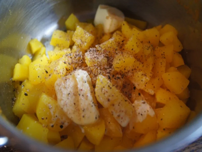 Thüringer Rostbratwurst mit herzhaften Sauerkraut und Kartoffelstampf mit Röstzwiebeln - Rezept - Bild Nr. 8612