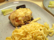 Kalbsfilet mit gedünsteten Zwiebeln und Bergkäse überbacken - Rezept - Bild Nr. 2