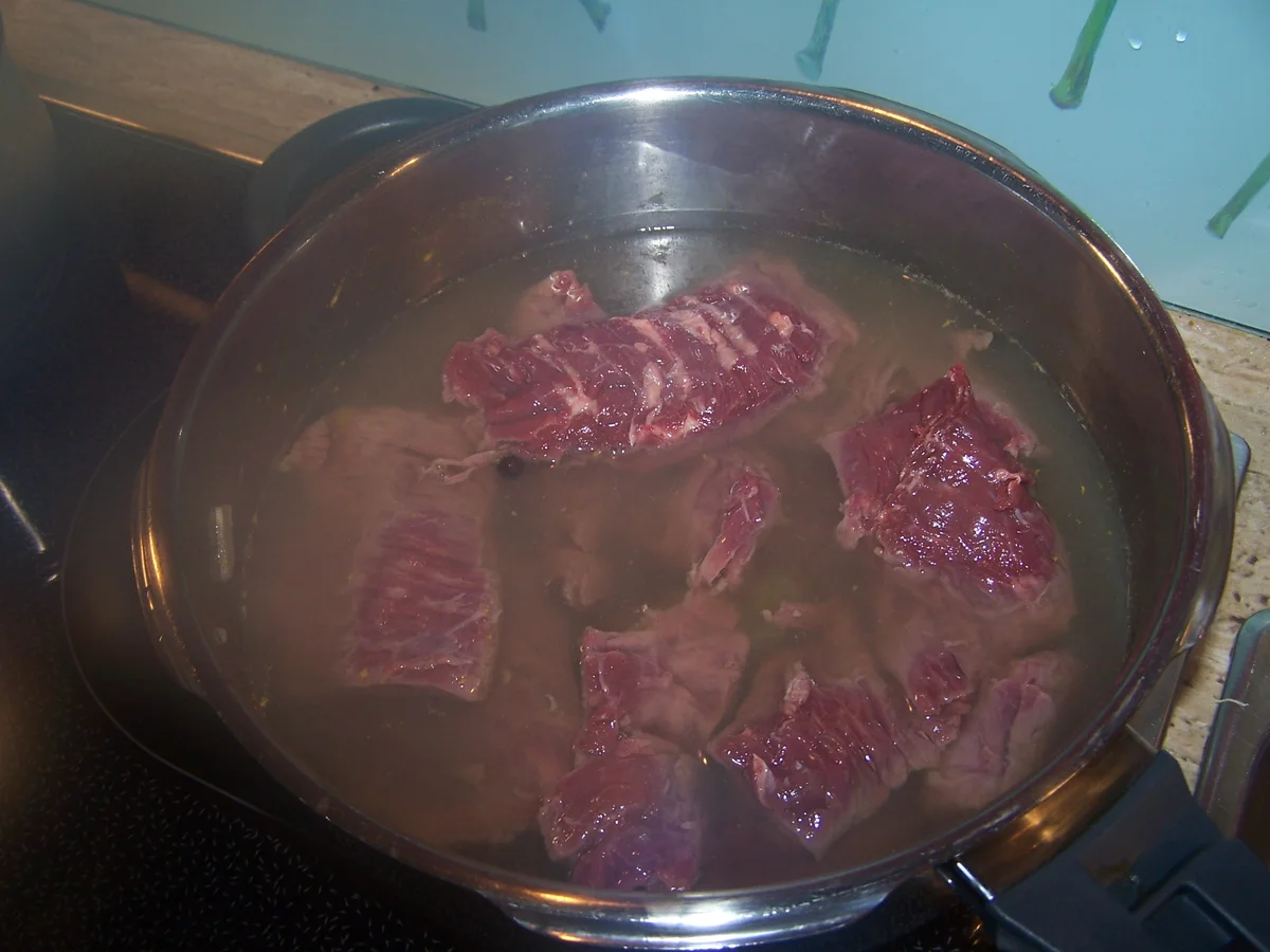 Kronfleisch im Sud mit Gemüse und selbst gemachter Kräuterbutter - Rezept - Bild Nr. 8613