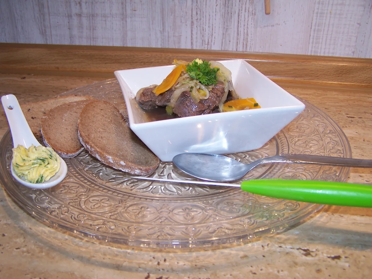 Kronfleisch im Sud mit Gemüse und selbst gemachter Kräuterbutter - Rezept - Bild Nr. 8615