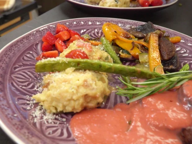 Rinderfilet an Erdbeer-Pfeffer-Soße - Rezept - Bild Nr. 8623