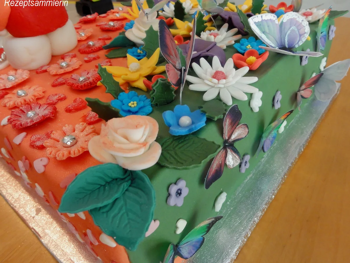 Biskuit:  HELLO KITTY ~ Torte mit Lemon-Sahne-Quark - Rezept - Bild Nr. 6