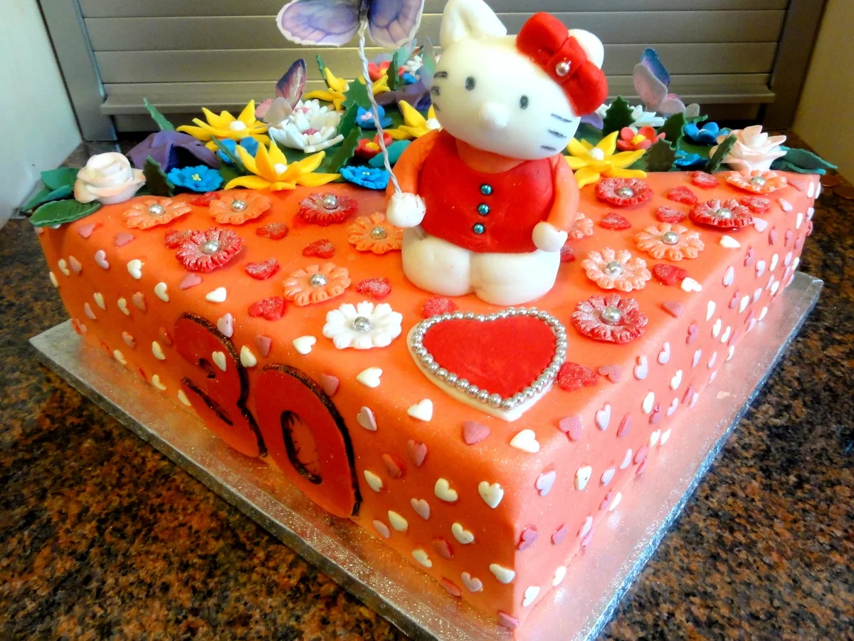 Biskuit:  HELLO KITTY ~ Torte mit Lemon-Sahne-Quark - Rezept - Bild Nr. 9