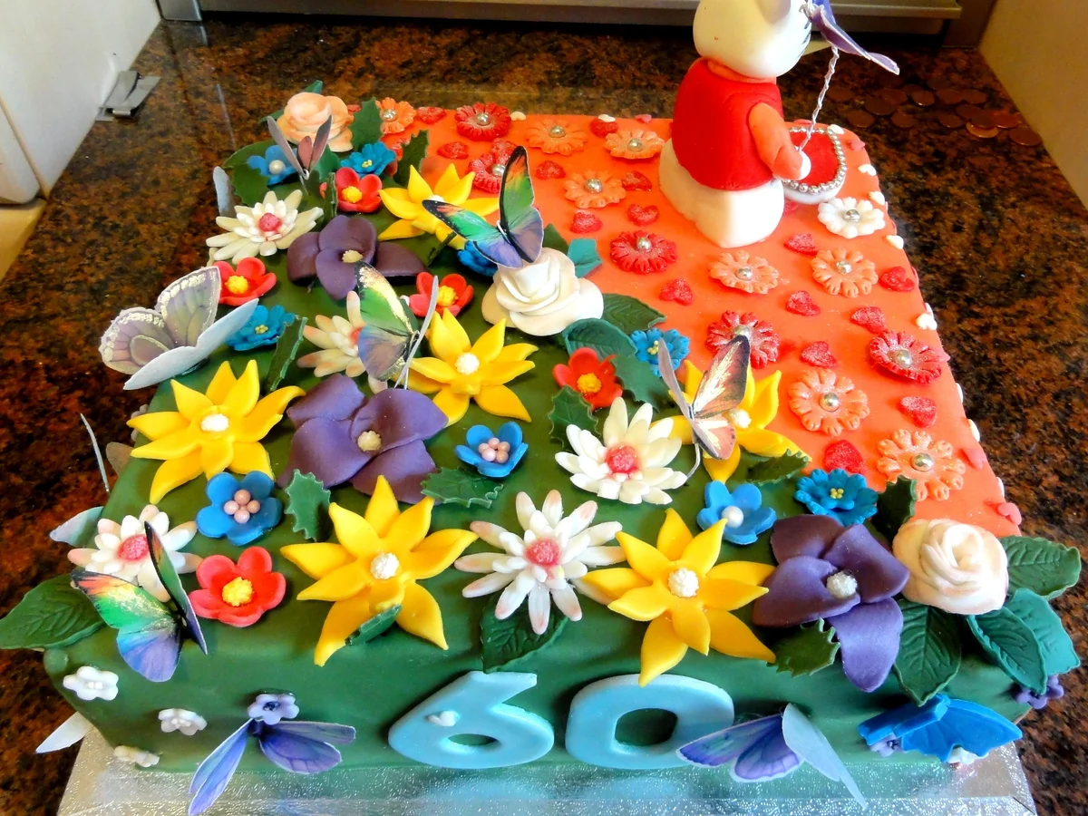 Biskuit:  HELLO KITTY ~ Torte mit Lemon-Sahne-Quark - Rezept - Bild Nr. 11