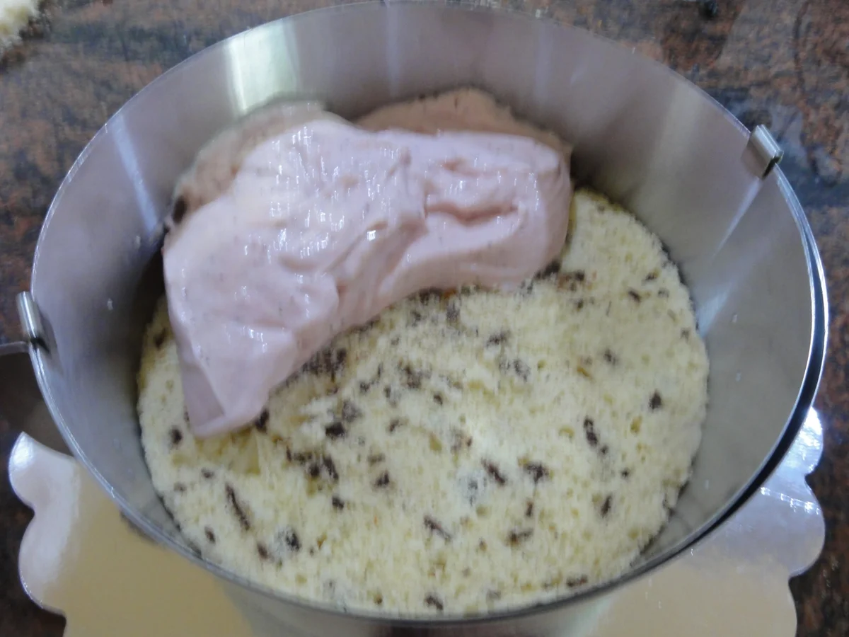 Rezept: Biskuit: ERDBEER ~ JOGHURT ~ SAHNE ~ TORTE Bild Nr. 8672 Biskuit: ERDBEER ~ JOGHURT ~ SAHNE ~ TORTE - Rezept - Bild Nr. 8672