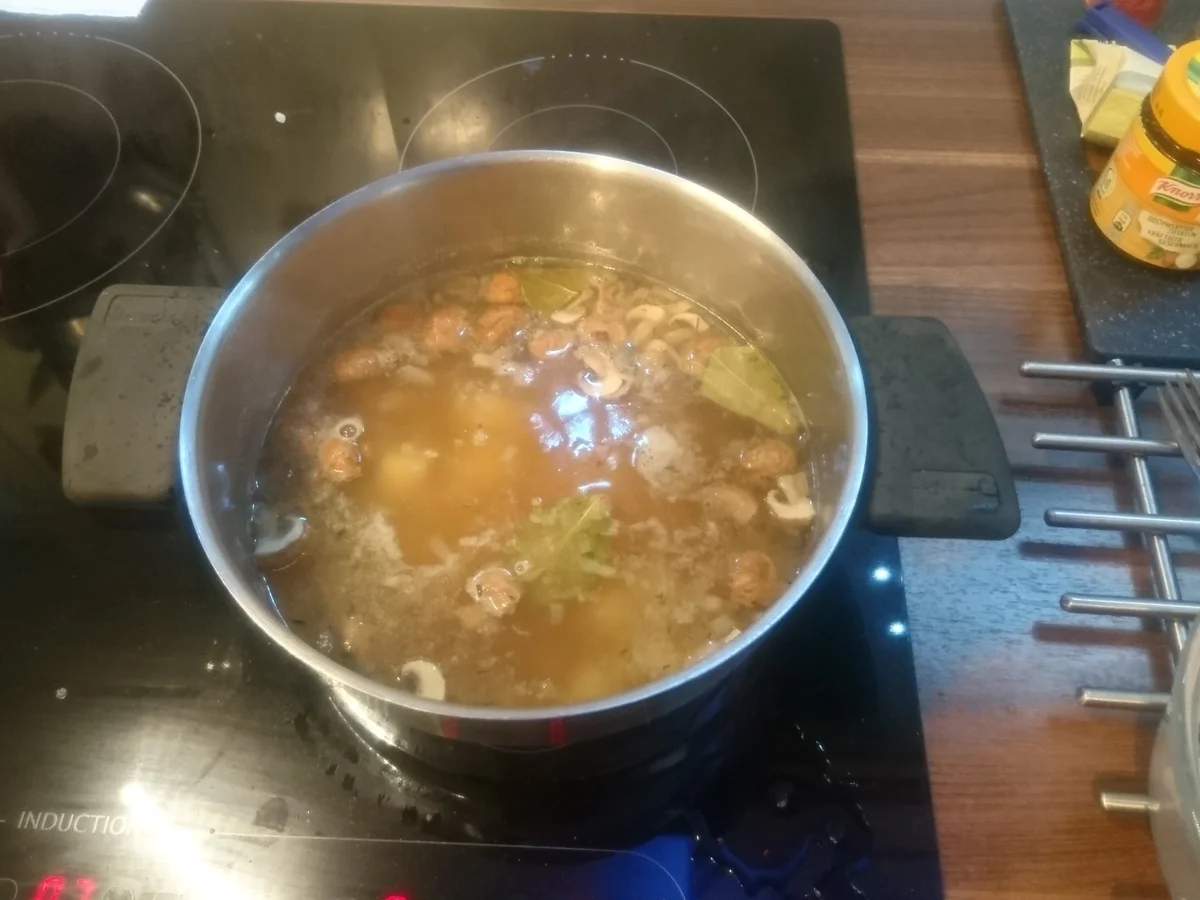 Rezept: Gemüse-Rahm-Süppchen Bild Nr. 8657 Gemüse-Rahm-Süppchen - Rezept - Bild Nr. 8657