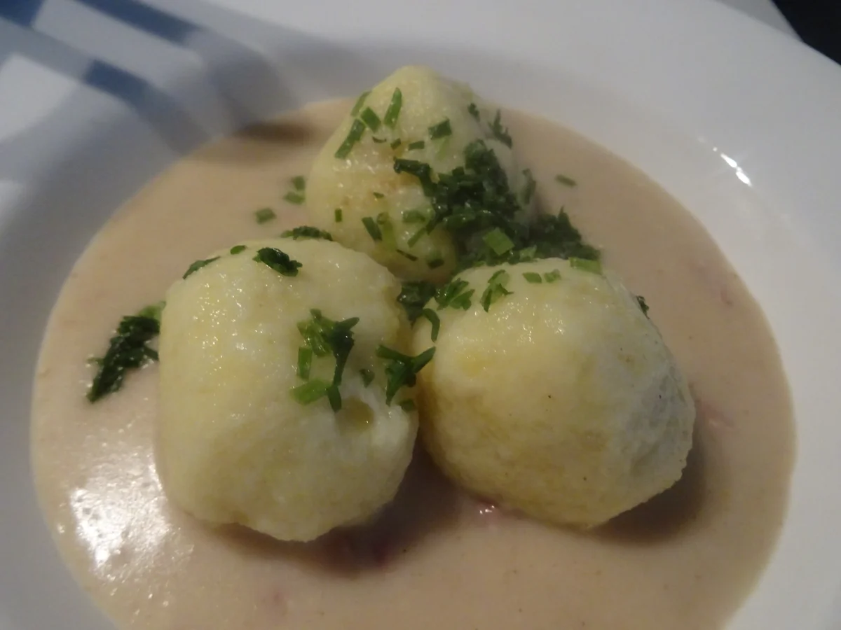 Kartoffel-Klößchen gefüllt, mit Specksoße - Rezept - Bild Nr. 3