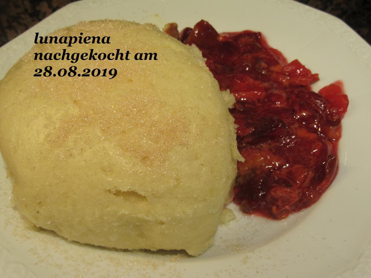 Dampfnudeln mit Vanille-Soße - Rezept mit Bild - kochbar.de