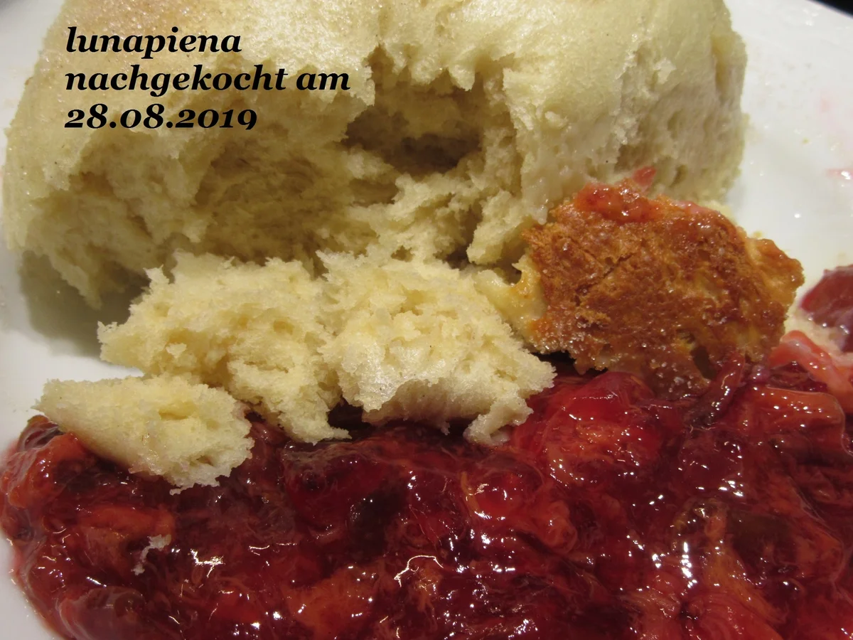 Rezept: Dampfnudeln mit Vanille-Soße Bild Nr. 8669 Dampfnudeln mit Vanille-Soße - Rezept - Bild Nr. 8669